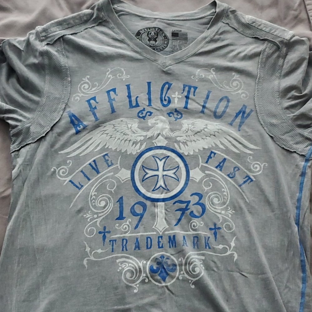 Mens large v neck Affliction tee